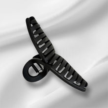 Load image into Gallery viewer, Onyx Twist Hair Clamp