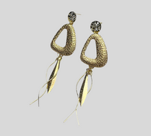 Load image into Gallery viewer, Ethereal Drift Earrings