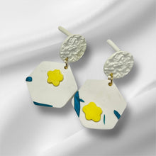 Load image into Gallery viewer, Verdant Grace Earrings