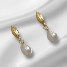 Load image into Gallery viewer, Elise Mini Pearl Drop Earrings