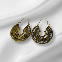 Load image into Gallery viewer, Skylar Earrings