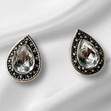 Load image into Gallery viewer, Jade Stud Earrings