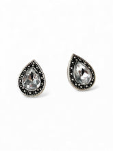 Load image into Gallery viewer, Jade Stud Earrings