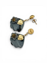 Load image into Gallery viewer, Midnight Heart Bloom Earrings