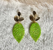 Load image into Gallery viewer, Aster Earrings