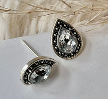 Load image into Gallery viewer, Jade Stud Earrings