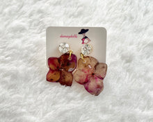 Load image into Gallery viewer, Hydrangeas Earrings
