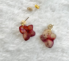 Load image into Gallery viewer, Hydrangeas Earrings