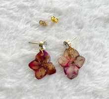 Load image into Gallery viewer, Hydrangeas Earrings