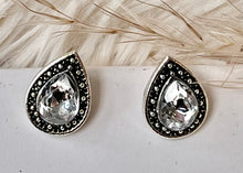 Load image into Gallery viewer, Jade Stud Earrings