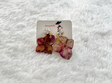 Load image into Gallery viewer, Hydrangeas Earrings