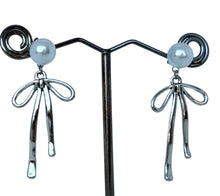 Load image into Gallery viewer, Silver Ribbon Drop Earrings
