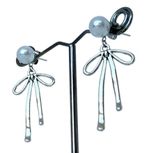 Load image into Gallery viewer, Silver Ribbon Drop Earrings
