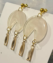 Load image into Gallery viewer, Acantha Earrings
