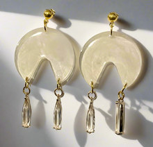 Load image into Gallery viewer, Acantha Earrings
