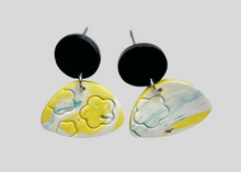Load image into Gallery viewer, Florie Earrings
