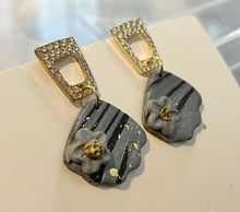 Load image into Gallery viewer, Alice Earrings
