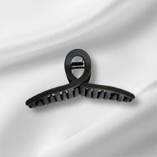 Load image into Gallery viewer, Onyx Twist Hair Clamp
