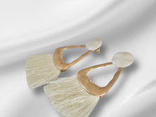 Load image into Gallery viewer, Eloise Earrings
