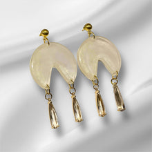 Load image into Gallery viewer, Acantha Earrings
