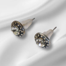 Load image into Gallery viewer, Auerva Earrings
