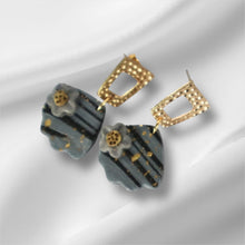 Load image into Gallery viewer, Alice Earrings
