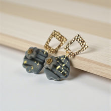 Load image into Gallery viewer, Alice Earrings
