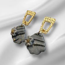 Load image into Gallery viewer, Alice Earrings

