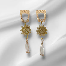Load image into Gallery viewer, Alora Earring
