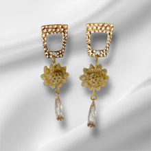 Load image into Gallery viewer, Alora Earring
