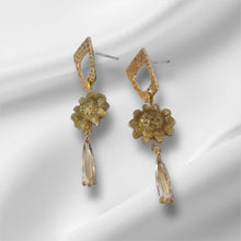 Load image into Gallery viewer, Alora Earring
