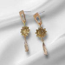 Load image into Gallery viewer, Alora Earring
