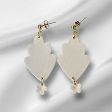Load image into Gallery viewer, Inaya Earrings
