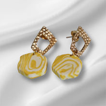 Load image into Gallery viewer, Ava Earrings
