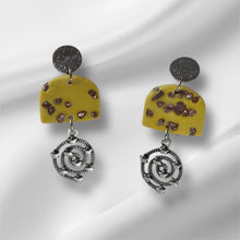 Load image into Gallery viewer, Alice Earrings

