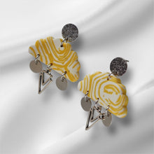 Load image into Gallery viewer, Amanda’s Earrings

