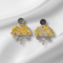 Load image into Gallery viewer, Amanda’s Earrings
