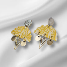 Load image into Gallery viewer, Amanda’s Earrings
