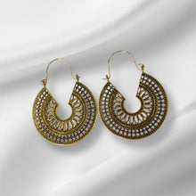 Load image into Gallery viewer, Skylar Earrings
