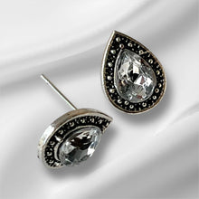 Load image into Gallery viewer, Jade Stud Earrings
