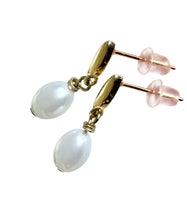 Load image into Gallery viewer, Elise Mini Pearl Drop Earrings
