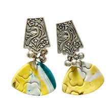 Load image into Gallery viewer, Bird Vintage Studs
