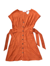 Load image into Gallery viewer, Linen Up &amp; Go
