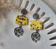 Load image into Gallery viewer, Alice Polmymer Clay Earrings
