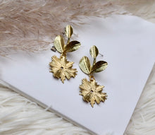 Load image into Gallery viewer, Zoey Earrings
