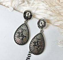 Load image into Gallery viewer, Paisley Earrings
