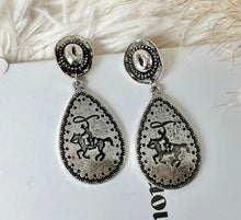 Load image into Gallery viewer, Paisley Earrings
