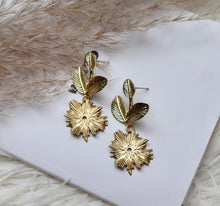Load image into Gallery viewer, Zoey Earrings
