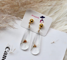 Load image into Gallery viewer, Ione Earrings
